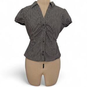 Blenca white and black plaid button up blouse with tie back, size M